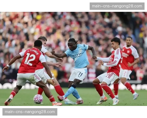 英超冠军悬念再起：阿森纳战平利物浦，曼城坐收渔利
